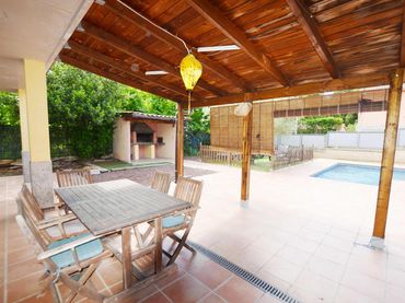 Casa con piscina in vendita a calle de la Plana 311