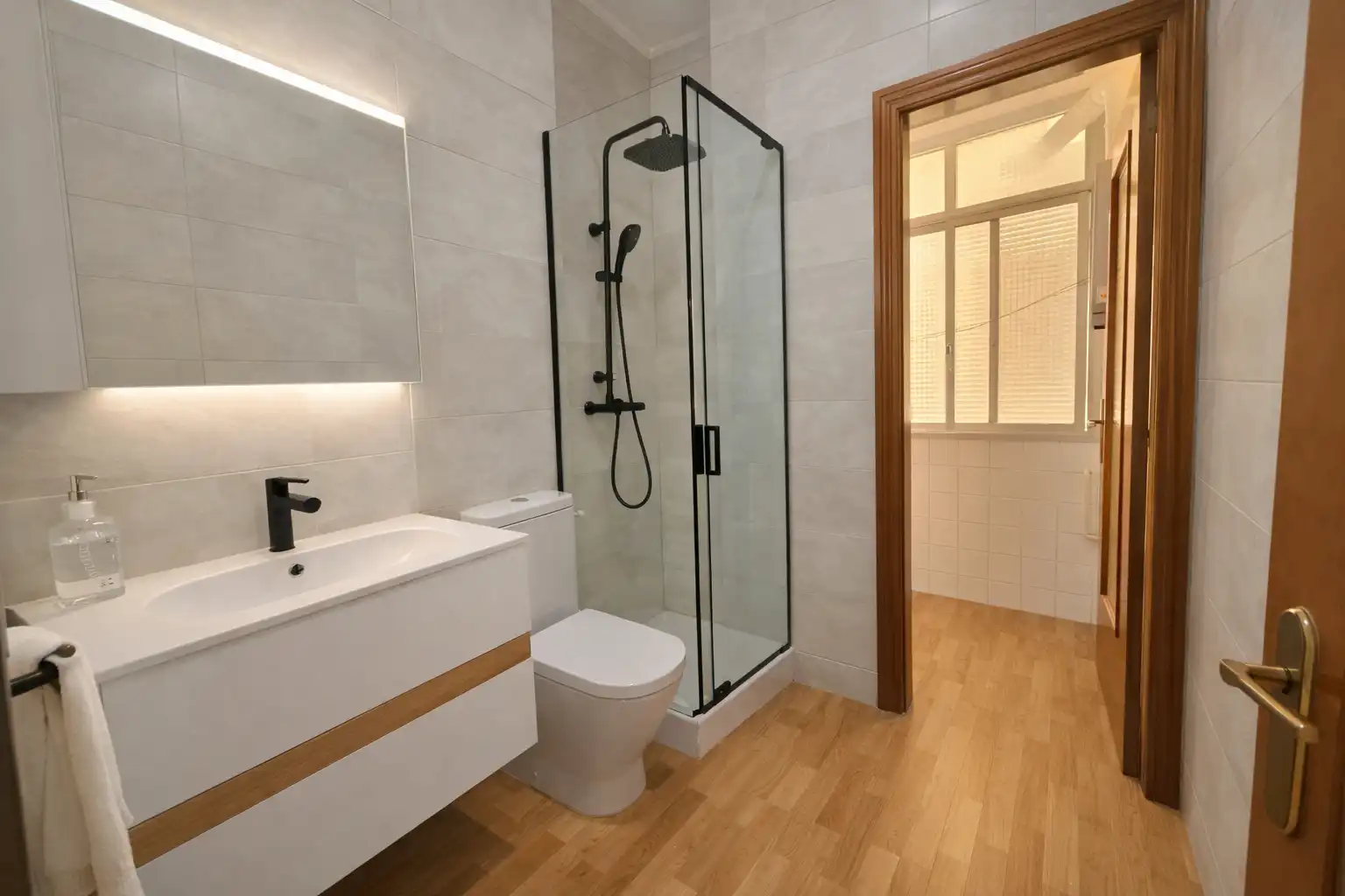 Flat with lift for sale in Passeig del Taulat, imagen 2