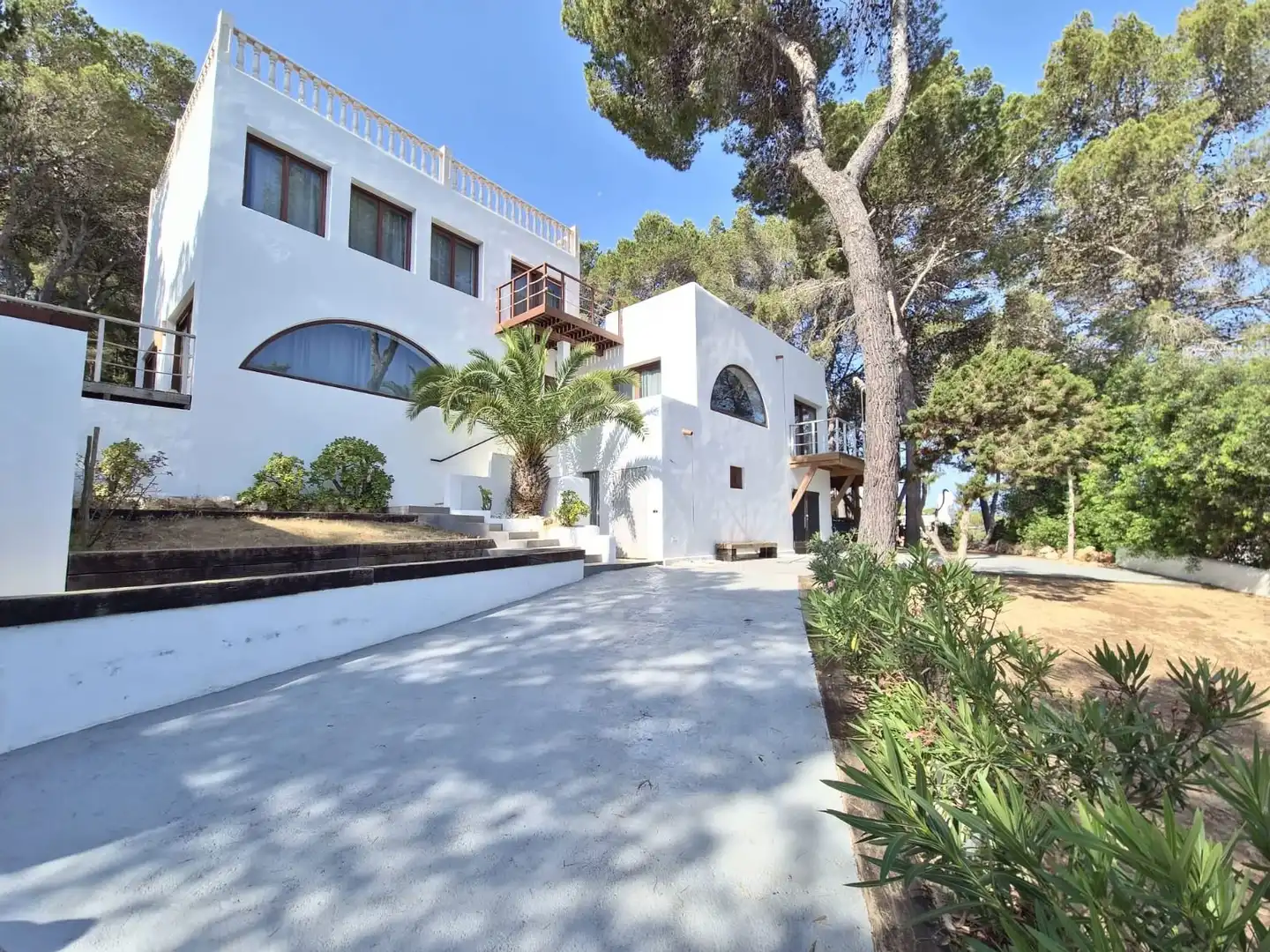 Vista exterior de Casa o xalet en venda en Santa Eulària des Riu amb Aire condicionat, Calefacció i Jardí privat
