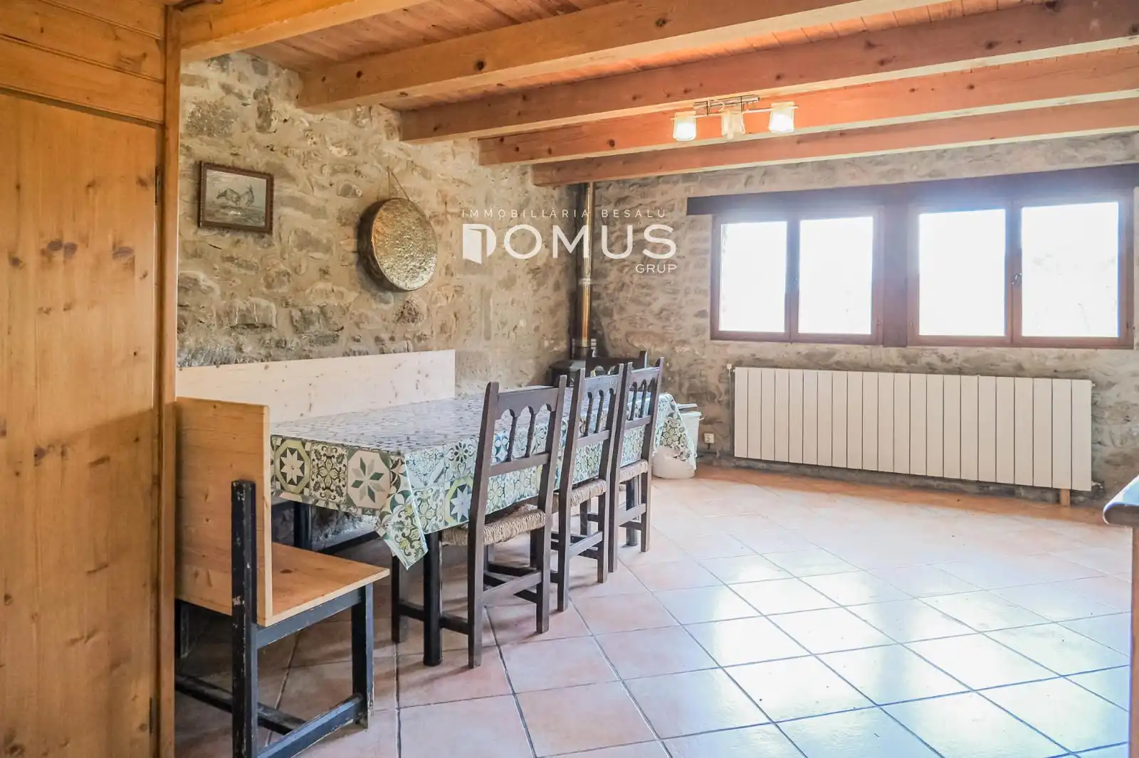Comedor de Finca rústica en venta en Santa Pau con Calefacción, Parquet y Piscina