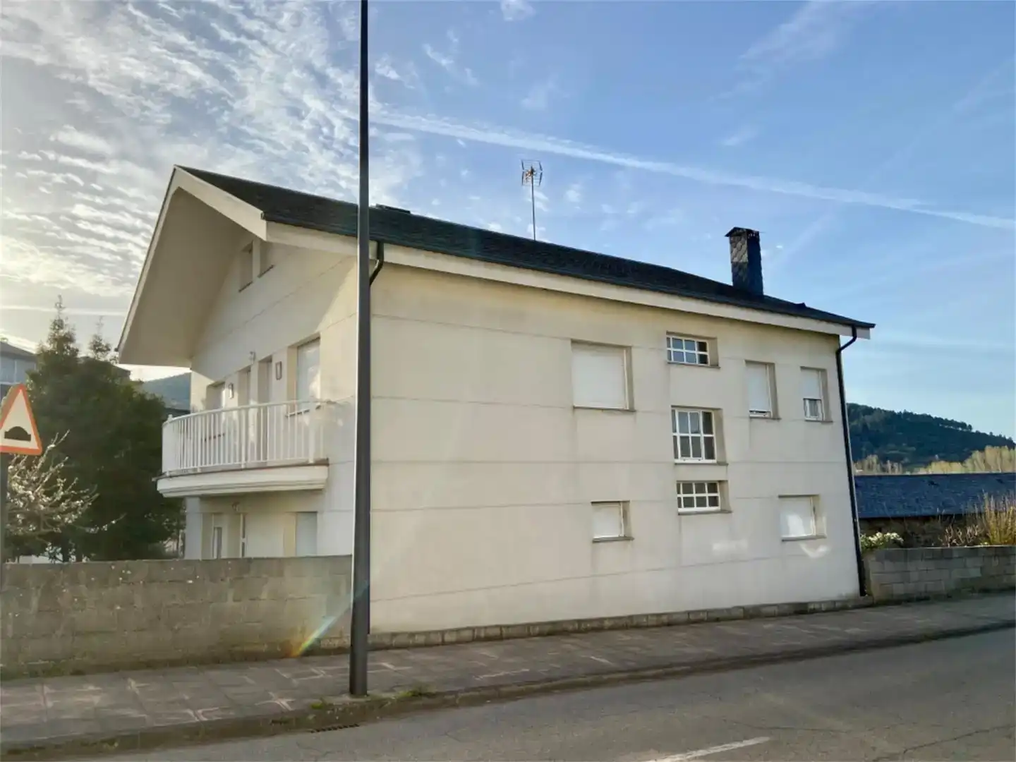 Vista exterior de Casa o chalet en venta en Fabero con Balcón