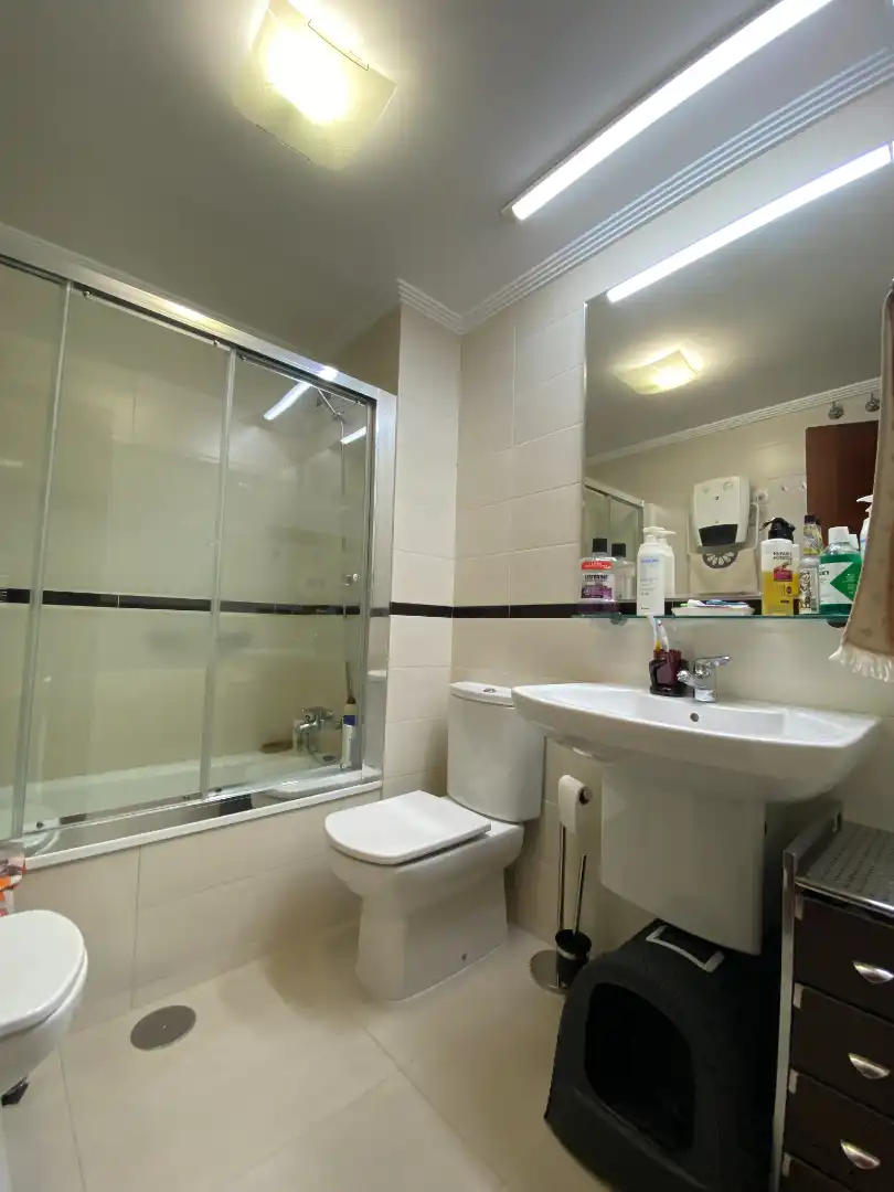 Baño de Piso de alquiler en Outes con Calefacción, Terraza y Amueblado