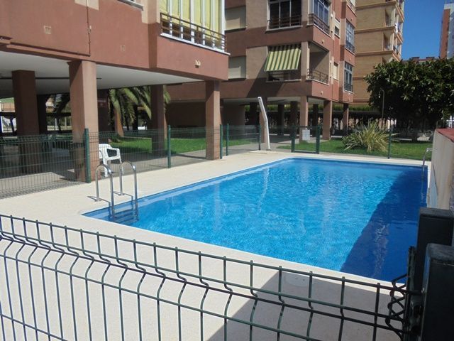 Piscina de Apartament de lloguer en Benicasim / Benicàssim amb Aire condicionat, Calefacció i Moblat