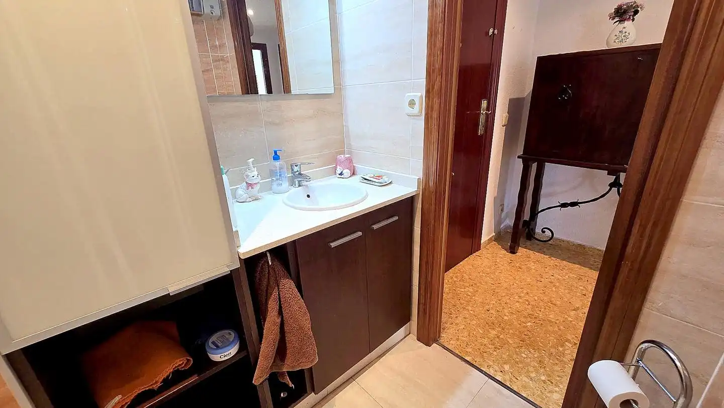 Baño de Apartamento en venta en Gandia con Aire acondicionado, Terraza y Amueblado