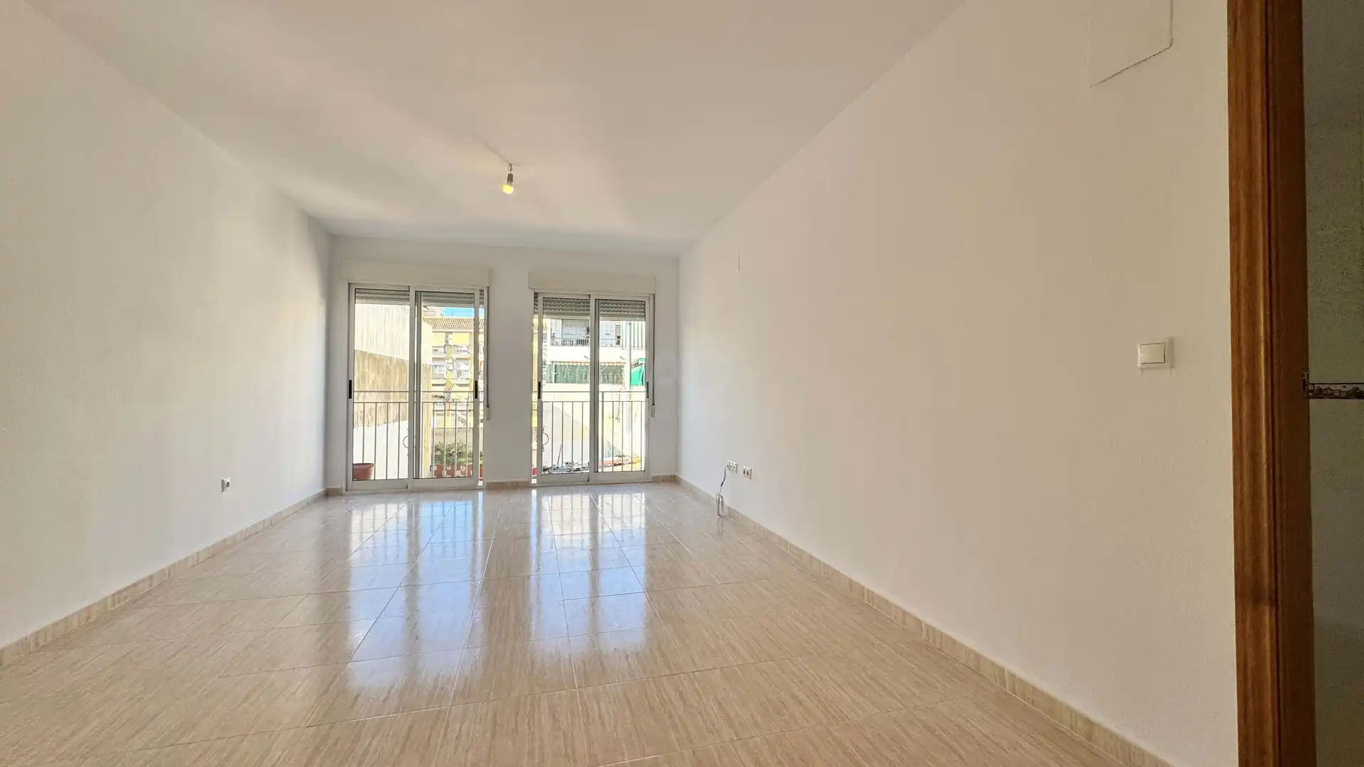 Vista exterior de Piso en venta en Alicante / Alacant con Piscina
