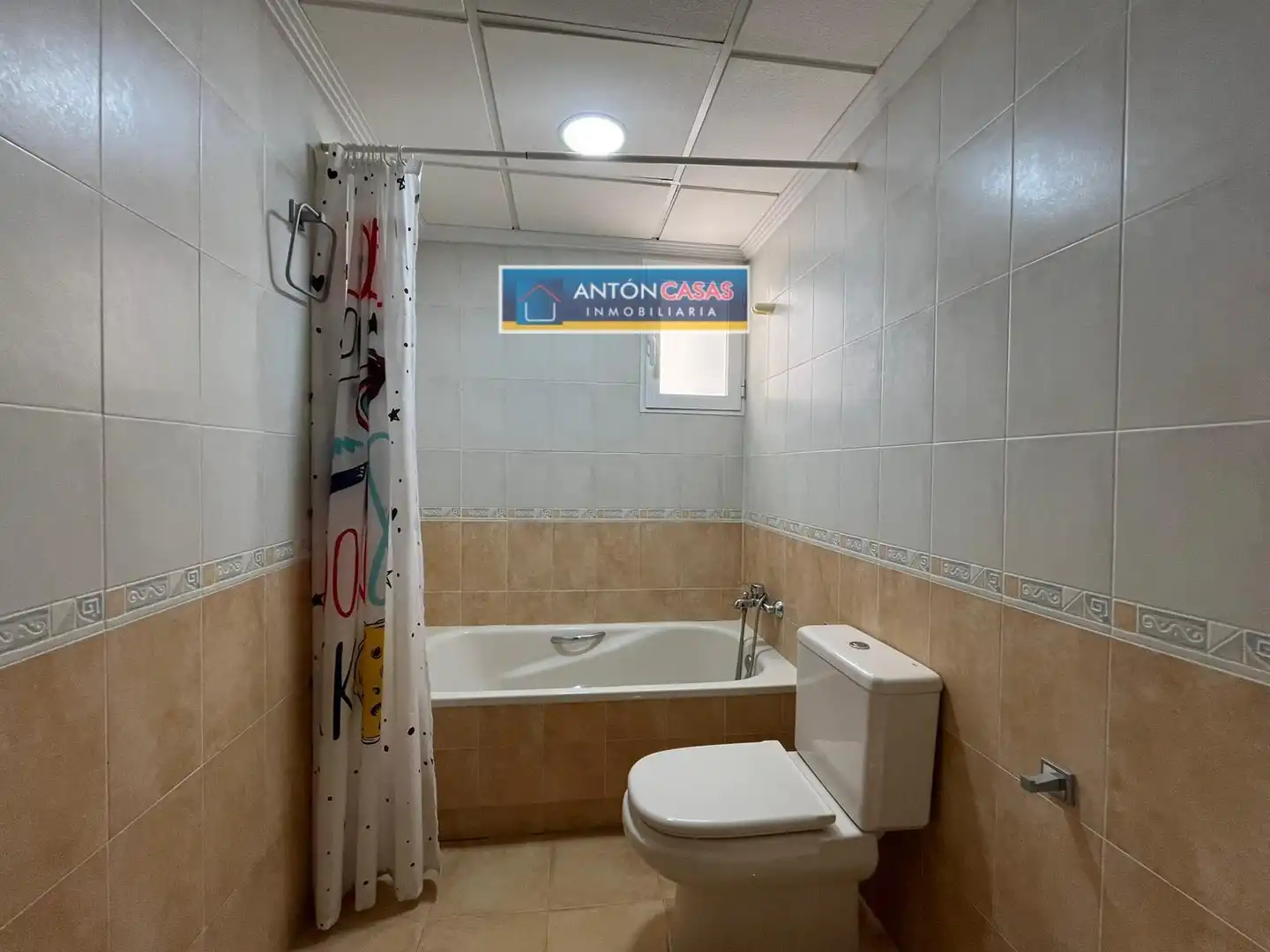 Baño de Piso de alquiler en Elda con Aire acondicionado, Amueblado y Balcón