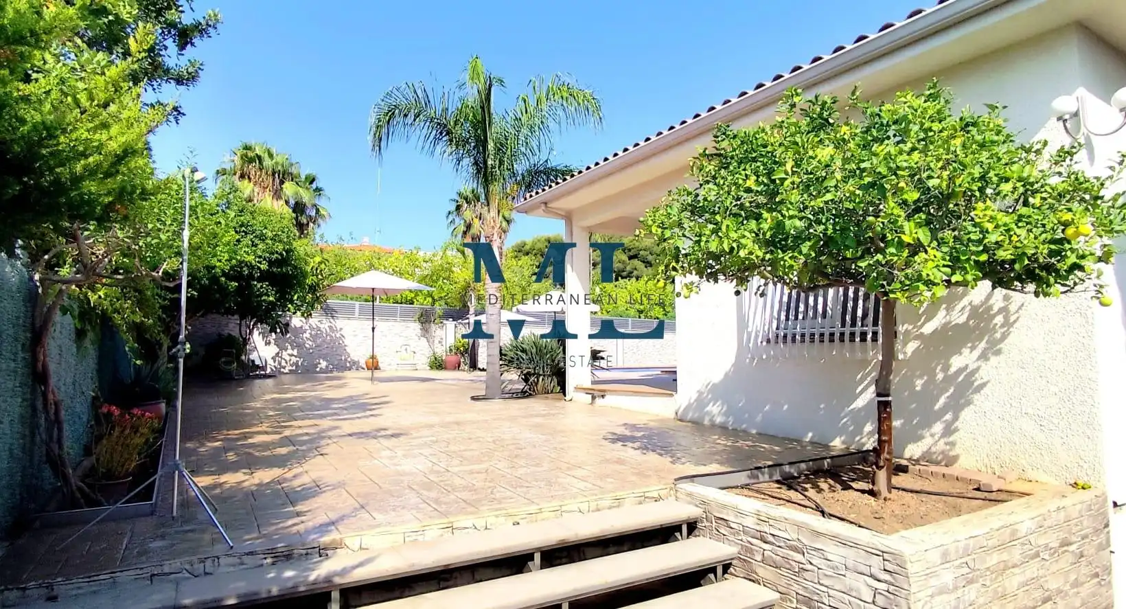 Exterior view of Houses for sale in Roda de Berà  with Heating and Swimming Pool