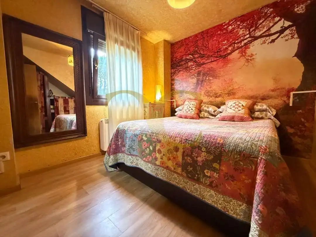 Schlafzimmer von Maisonette zum Verkauf in Llanes mit Heizung, Privatgarten und Terrasse