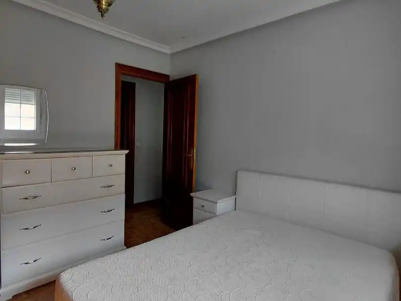 Habitación de Piso en venta en  Madrid Capital con Aire acondicionado, Terraza y Balcón