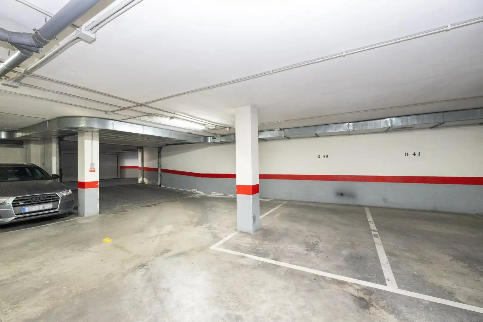 Aparcament de Apartament en venda en Granada amb Aire condicionat, Calefacció i Jardí privat
