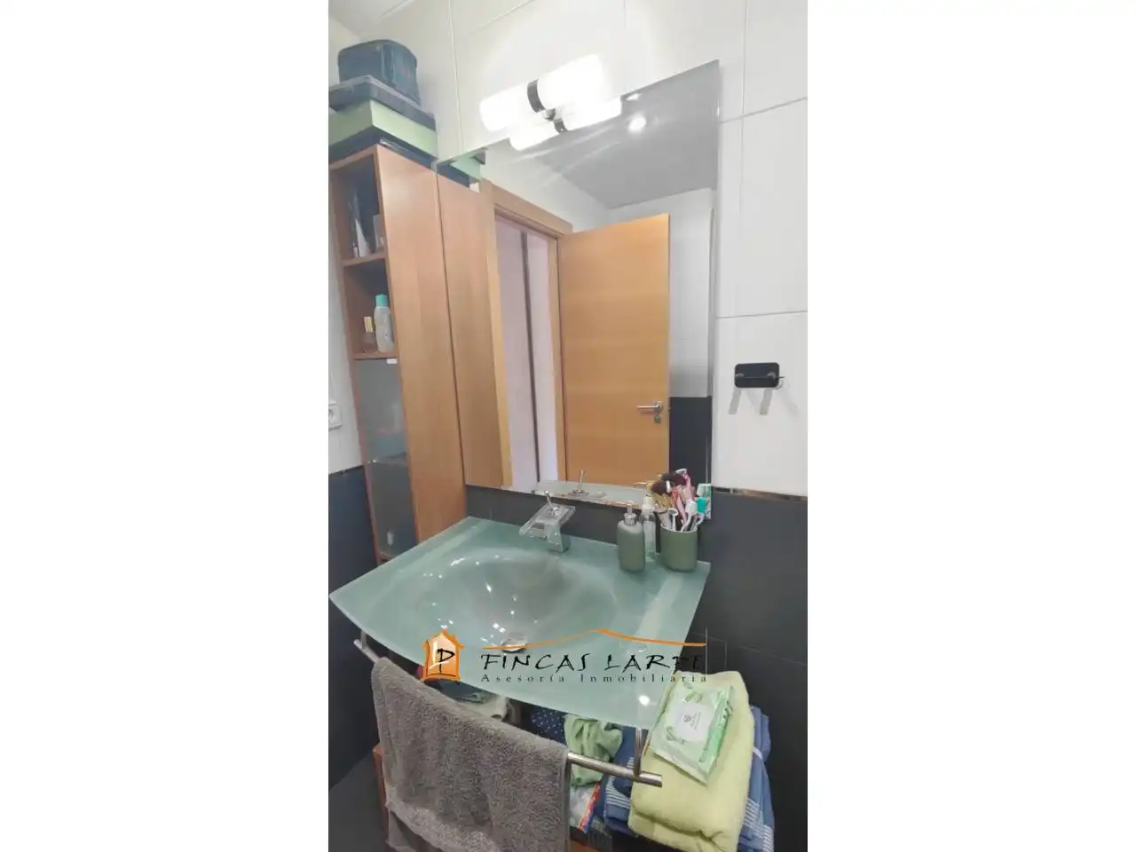Badezimmer von Wohnung zum Verkauf in Gelida mit Klimaanlage, Heizung und Parkett