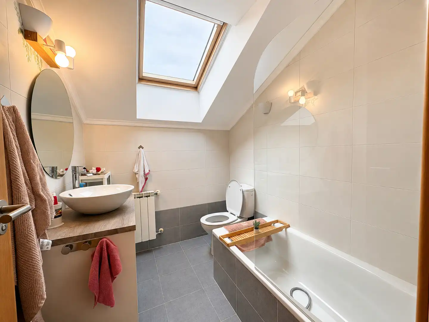 Baño de Piso de alquiler en Hazas de Cesto con Calefacción, Terraza y Amueblado