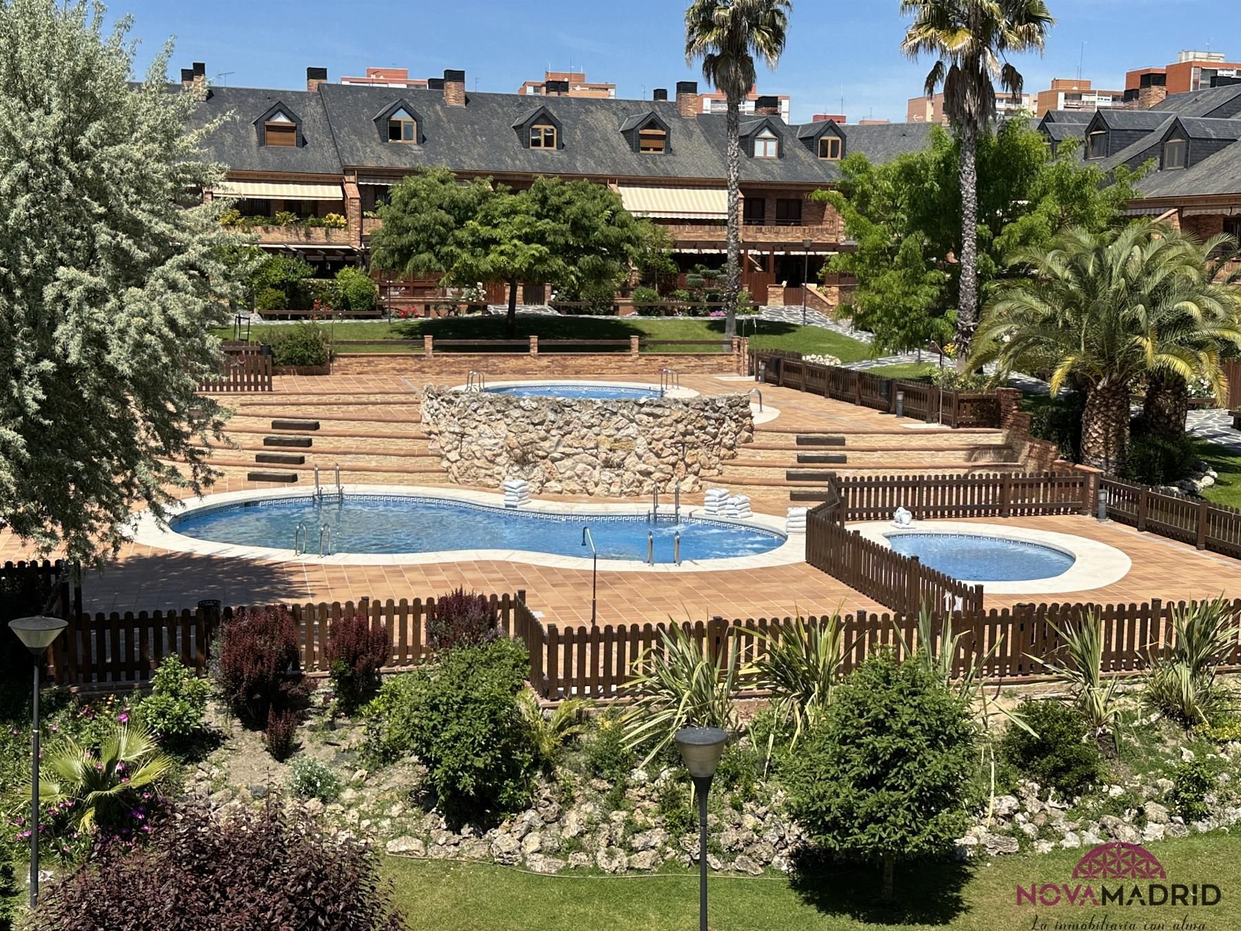Swimming pool of House or chalet for sale in Fuenlabrada  with Air Conditioner, Heating and Terrace