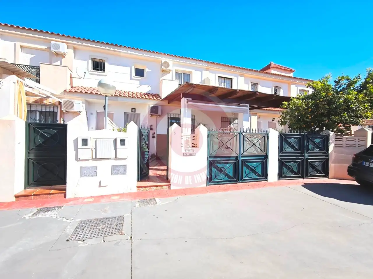Vista exterior de Casa adosada en venda en Vélez-Málaga amb Aire condicionat, Terrassa i Moblat