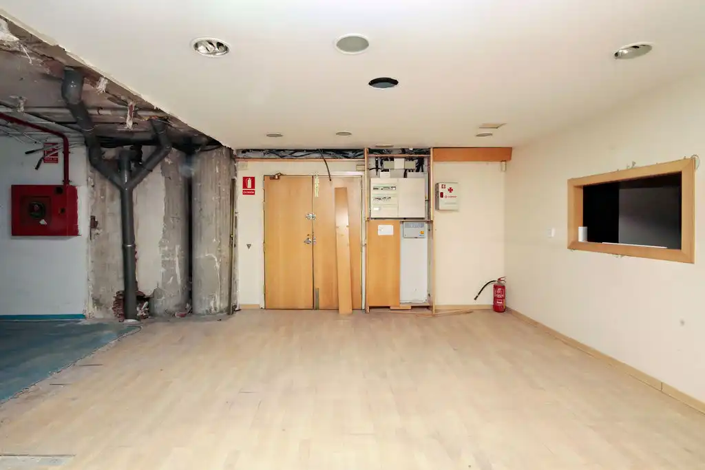 Solvia Inmobiliaria  Locales Esplugues de Llobregat, imatge 3