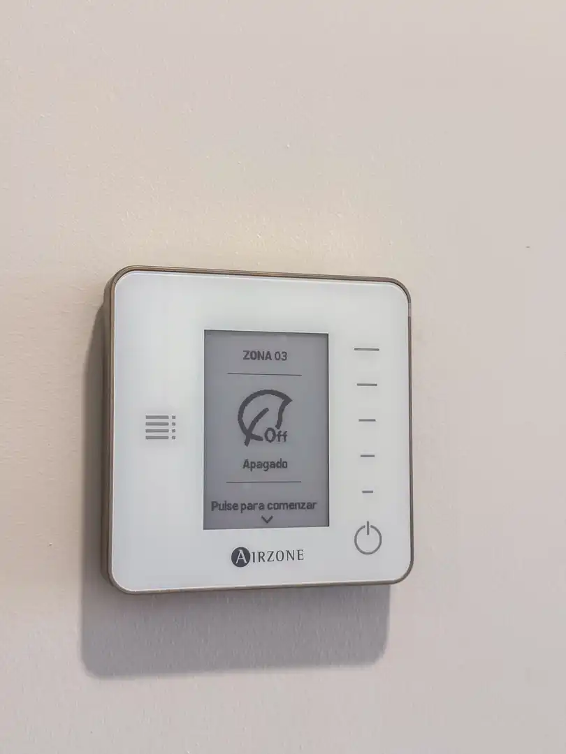 Wohnung zum Verkauf in Valencia mit Klimaanlage, Abstellraum und Schwimmbad