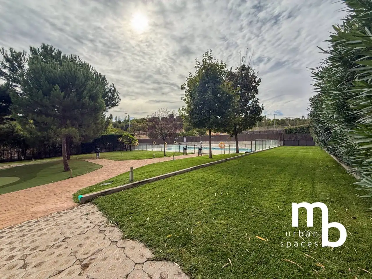 Swimming pool of Flat for rent in Madrid  with Air Conditioner, Heating and Swimming Pool