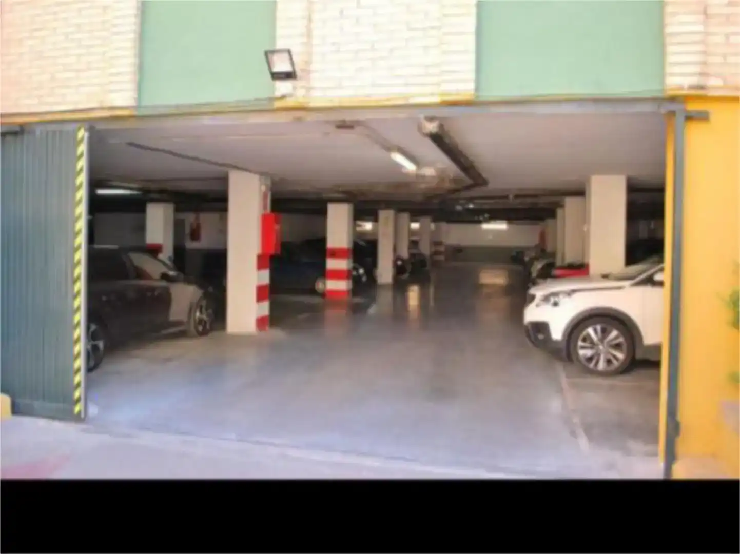 Parking de Piso en venta en Granada con Aire acondicionado, Jardín privado y Amueblado