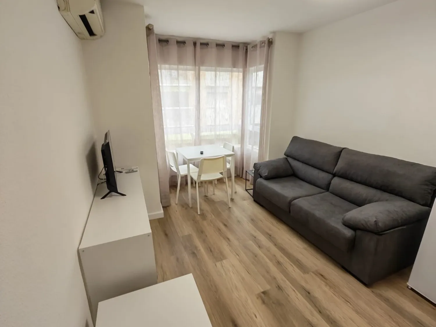 Sala d'estar de Apartament de lloguer en  Murcia Capital amb Aire condicionat, Calefacció i Moblat