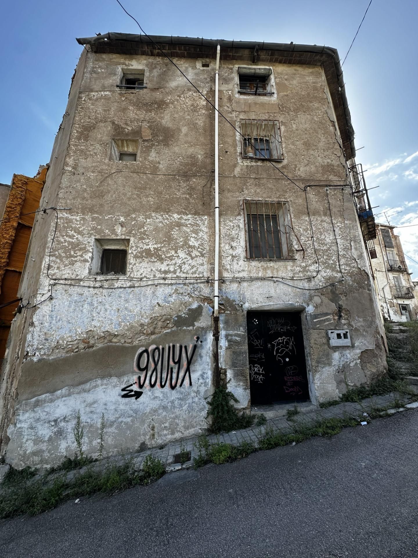 Vista exterior de Edifici en venda en Alcoy / Alcoi
