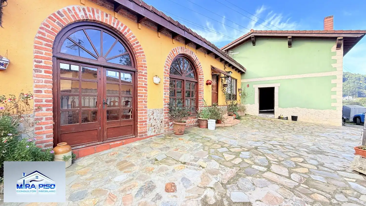 Casa con terraza en venta en Bárcena de Cicero