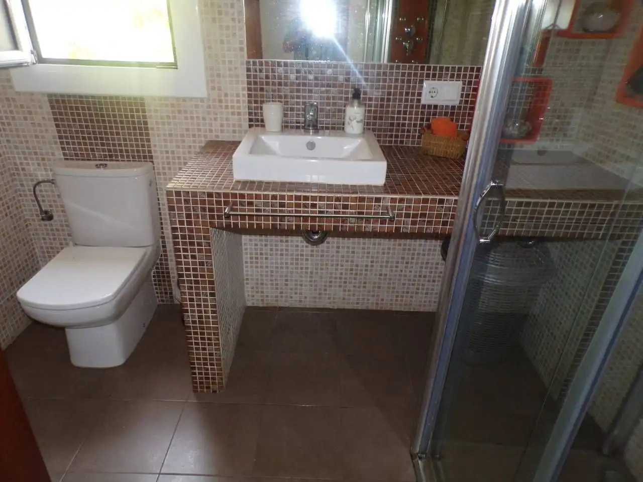 Bathroom of Flat for sale in Figueres  with Terrace and Furnished