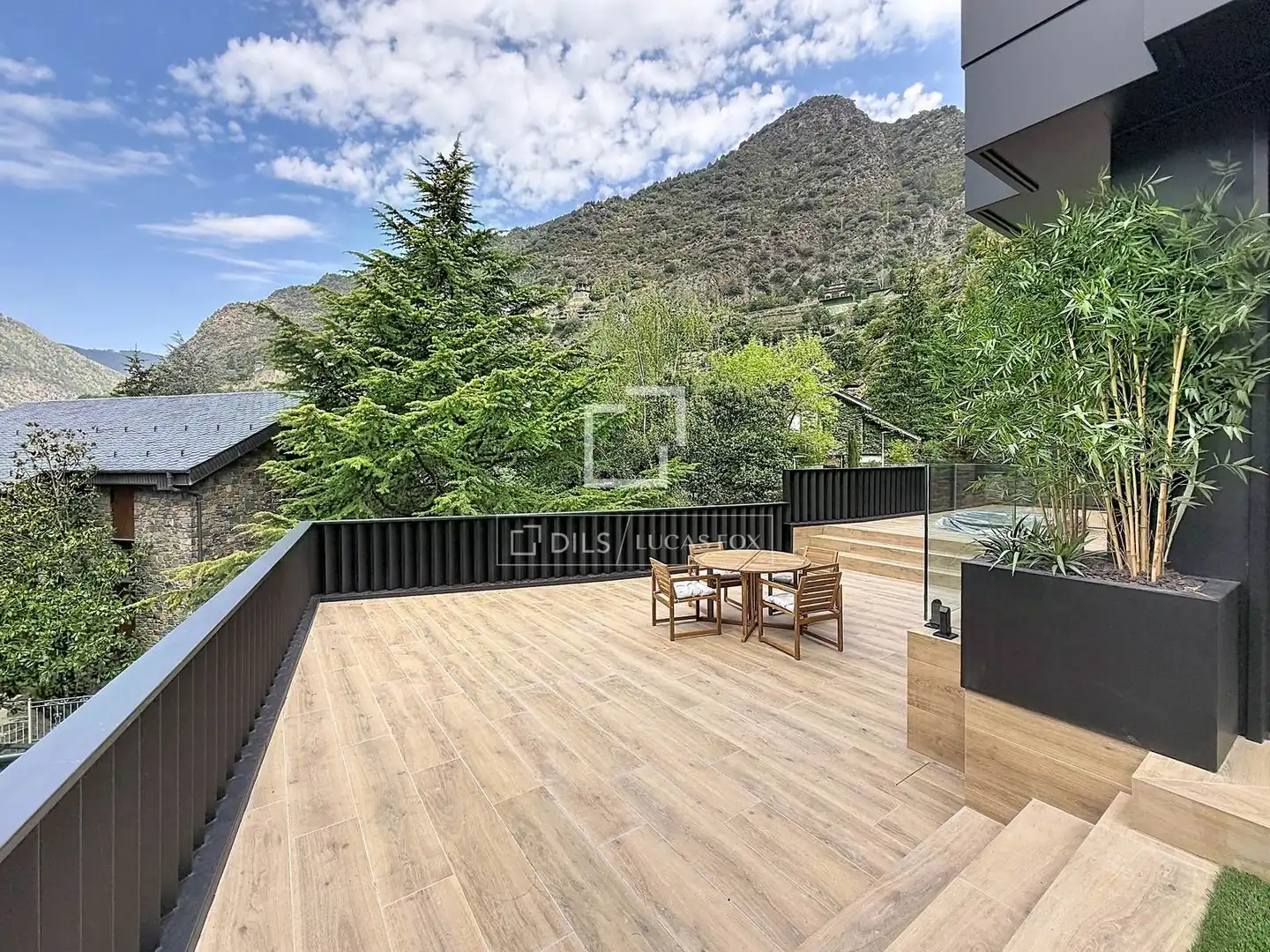 Terrassa de Casa o xalet en venda en Madrid amb Calefacció, Jardí privat i Parquet