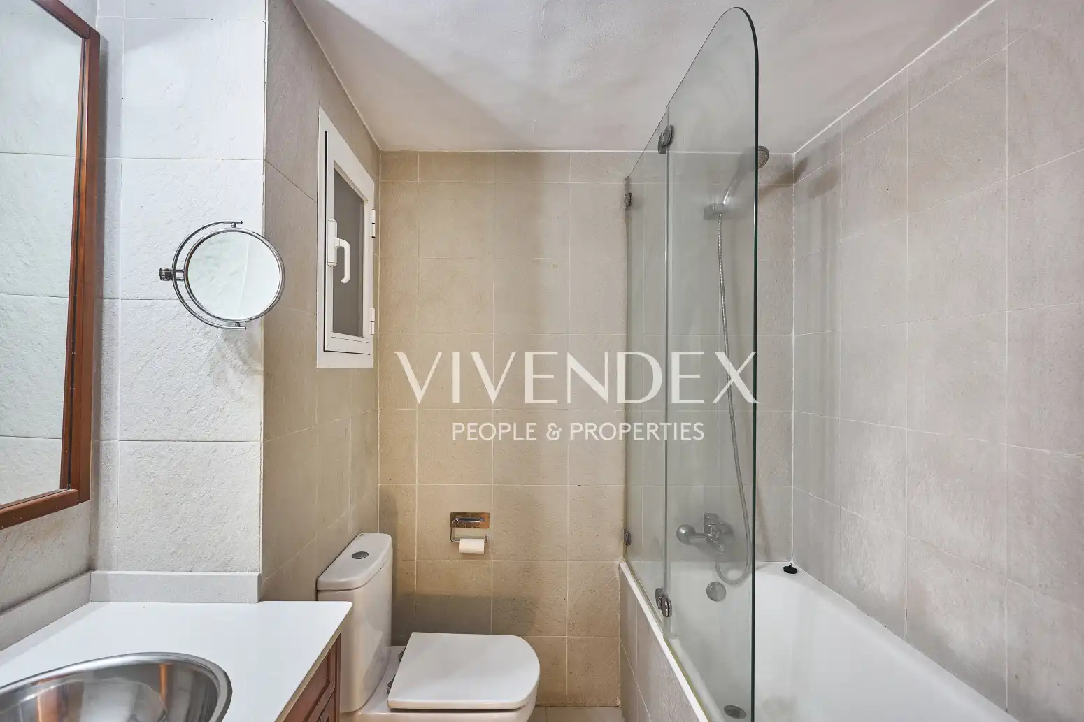 Bathroom of Flat for sale in Barcelona  with Heating, Parquet flooring and Balcony