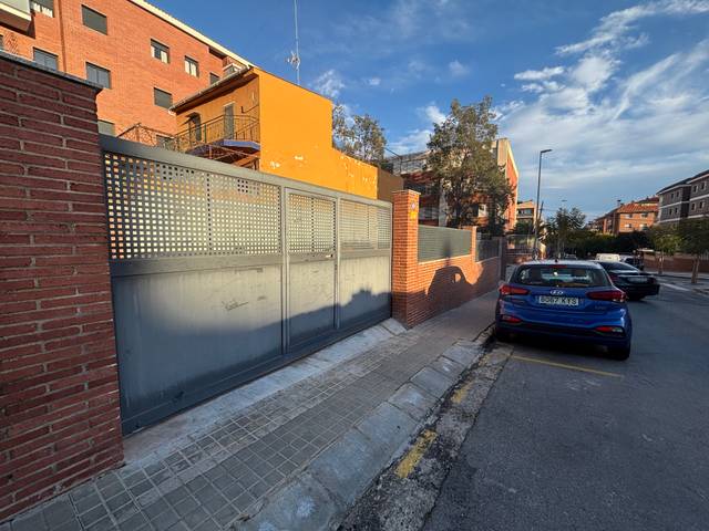Garaje en Alquiler en Carrer de Mollet, 23 en Castell - Poble Vell