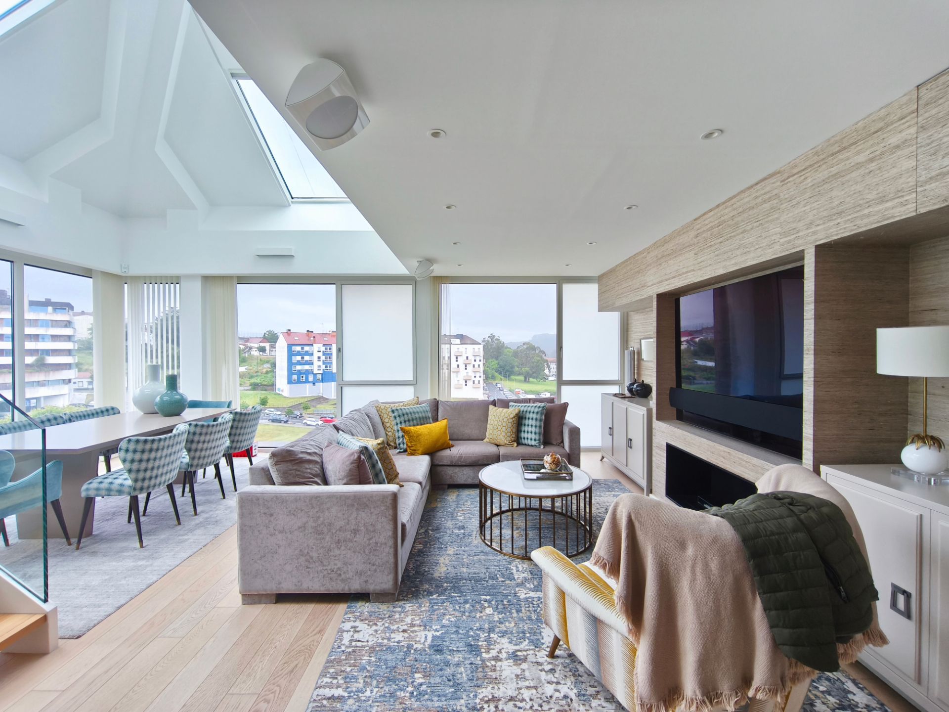 Living room of Duplex for sale in Santiago de Compostela   with Heating, Terrace and Storage room
