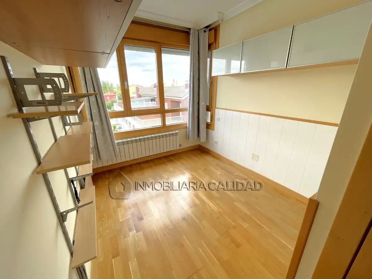 Schlafzimmer von Wohnung zur Miete in Burgos mit Heizung, Terrasse und Abstellraum