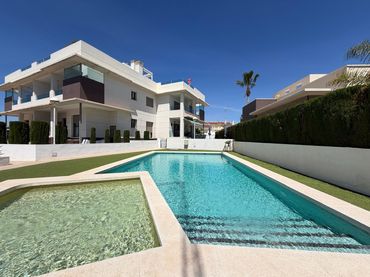 Villa avec balcon à vendre à Calle DE PONTEVEDRA