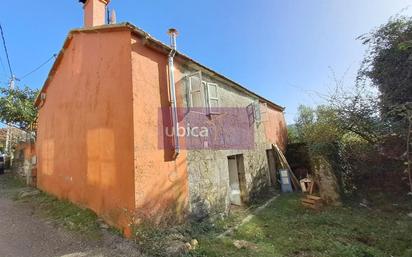 Vista exterior de Casa o xalet en venda en Covelo amb Calefacció, Jardí privat i Terrassa