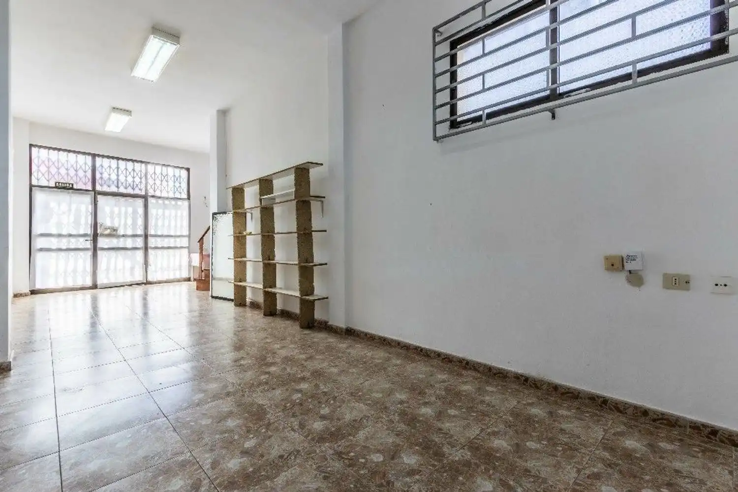 Buildings for sale in Avenida Príncipes de España, El Tanque