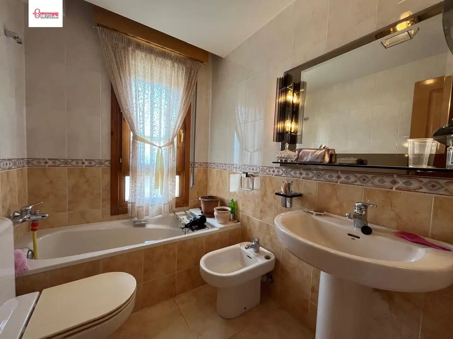 Baño de Ático en venta en Burgos con Calefacción, Parquet y Terraza