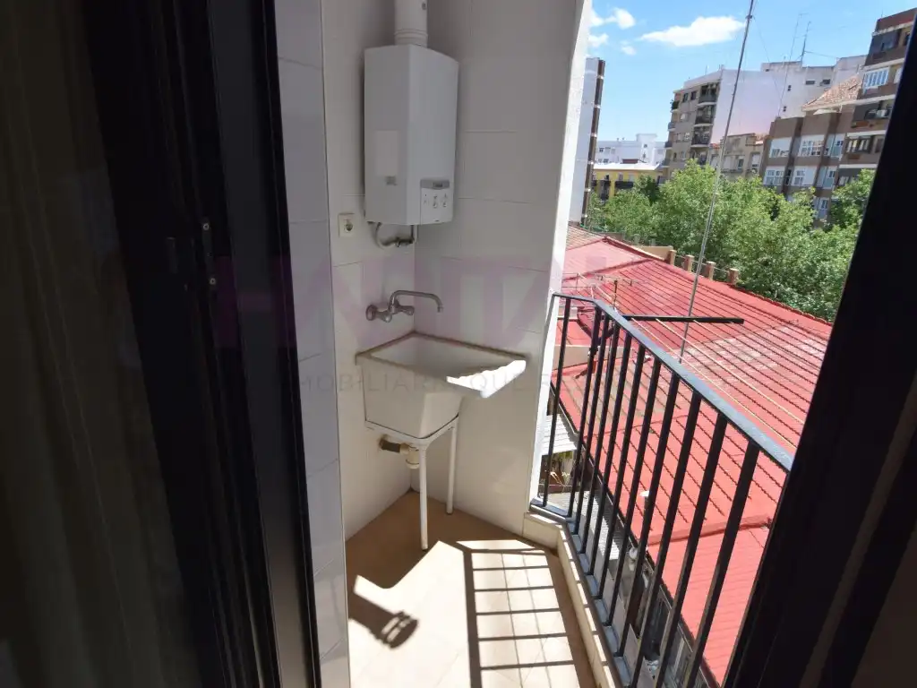 Terrassa de Pis de lloguer en Valencia amb Aire condicionat, Moblat i Forn