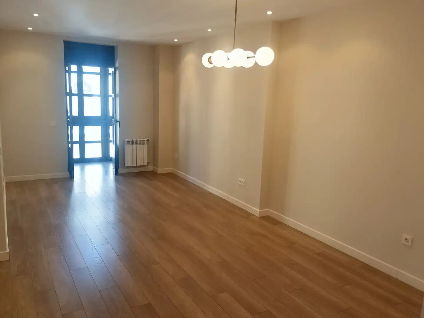 Dining room of Flat for rent in Oviedo   with Heating, Parquet flooring and Oven