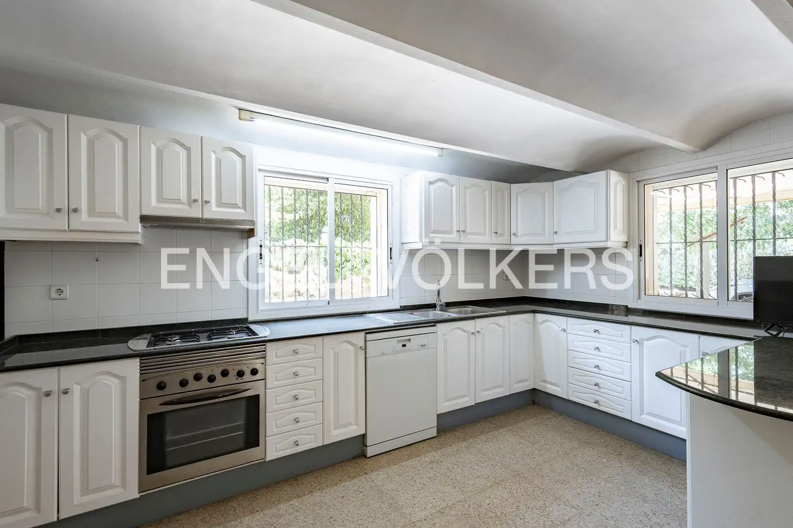 Cocina de Casa o chalet en venta en Sant Boi de Llobregat con Aire acondicionado, Calefacción y Jardín privado