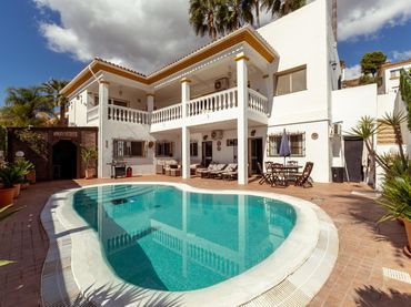 Villa con balcone in vendita a Monda