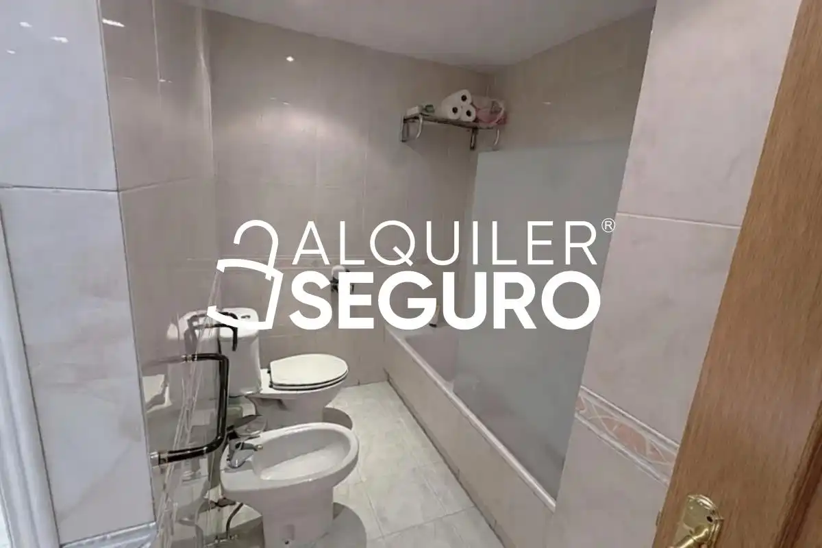 Bany de Pis de lloguer en Coslada amb Aire condicionat, Calefacció i Terrassa