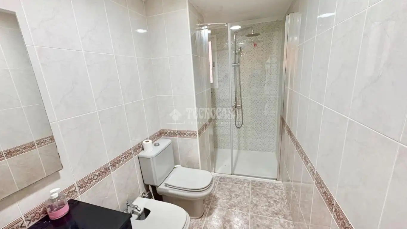 Bathroom of Flat for sale in Valencia  with Air Conditioner and Balcony