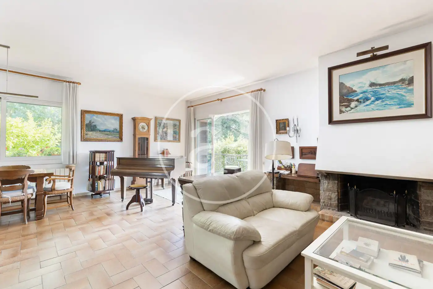 Sala d'estar de Casa o xalet en venda en Cerdanyola del Vallès amb Calefacció, Jardí privat i Terrassa