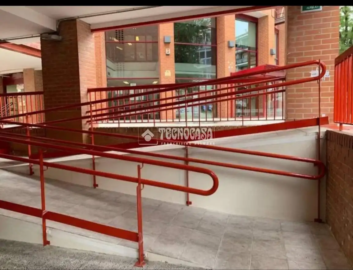 Office for sale in Coslada  with Air Conditioner and Heating
