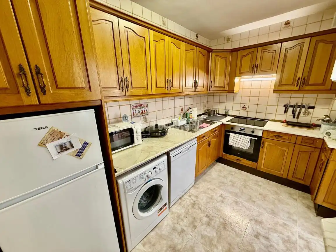 Cocina de Piso en venta en Ávila con Calefacción, Parquet y Trastero