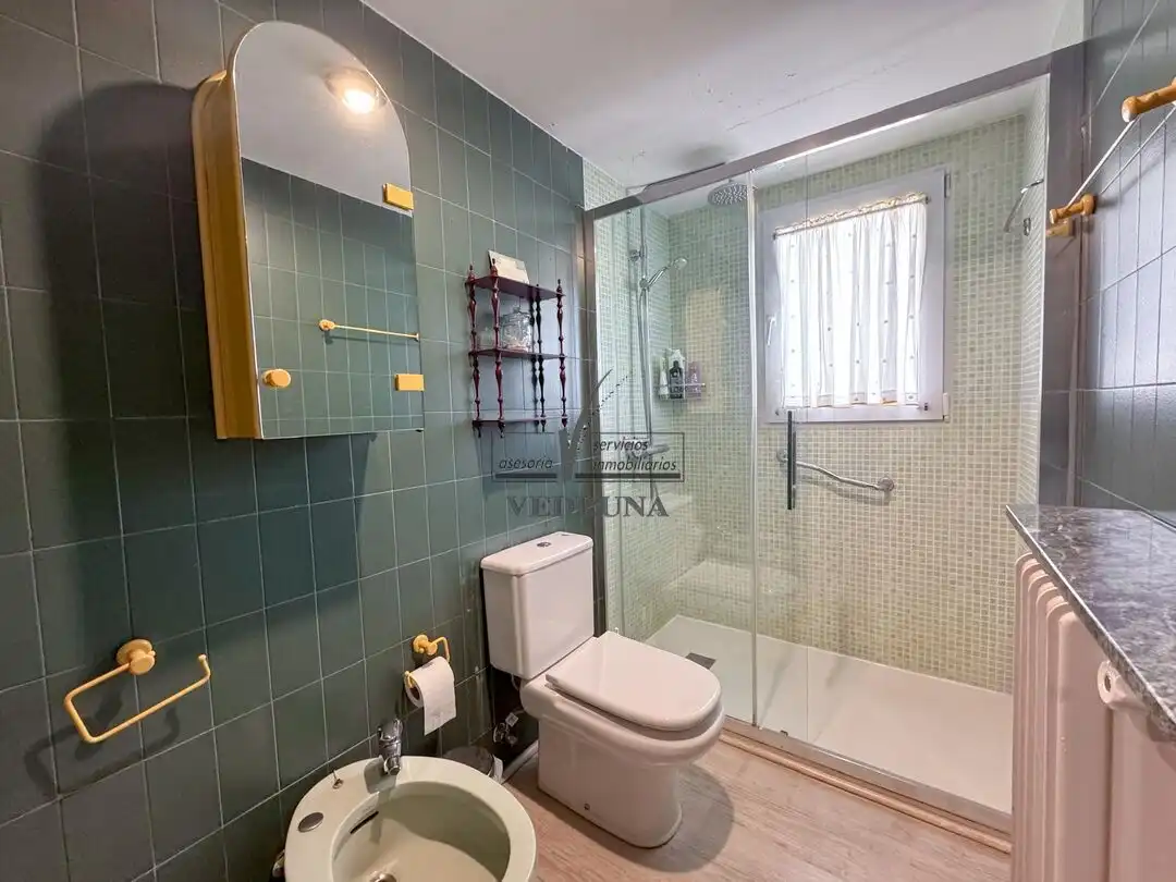 Baño de Casa adosada en venta en Zaragoza con Aire acondicionado, Calefacción y Jardín privado