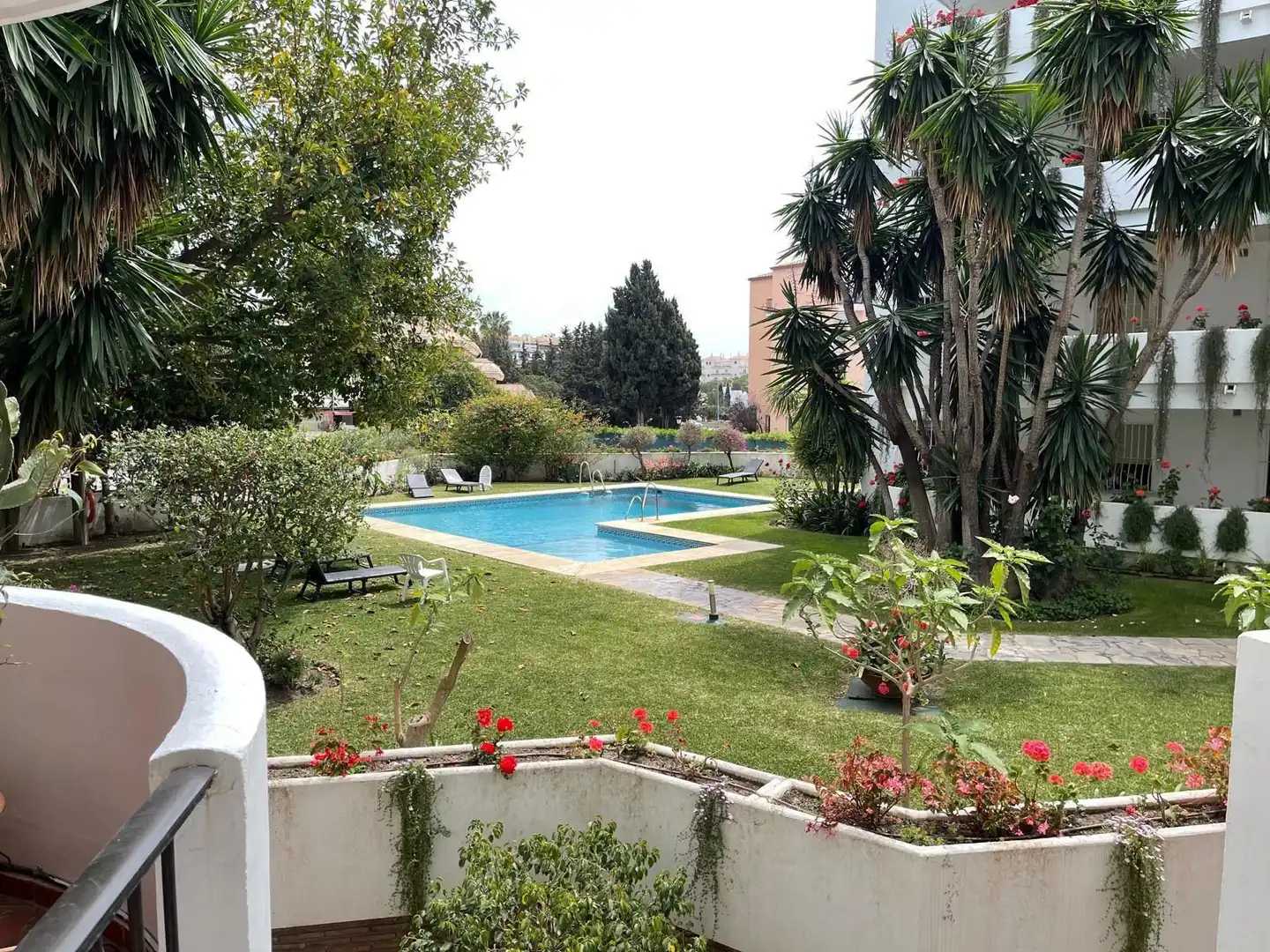 Piscina de Piso de alquiler en Marbella con Amueblado y Se aceptan mascotas