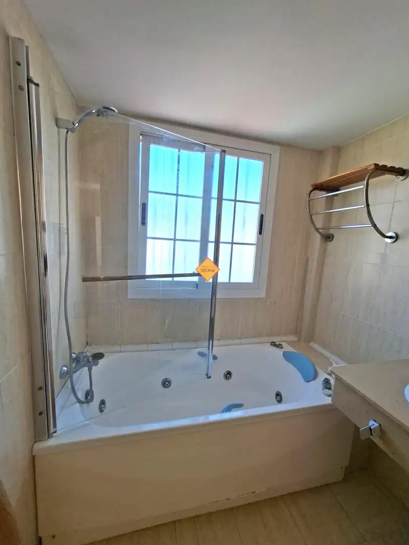 Baño de Casa o chalet en venta en Paterna con Aire acondicionado, Calefacción y Jardín privado