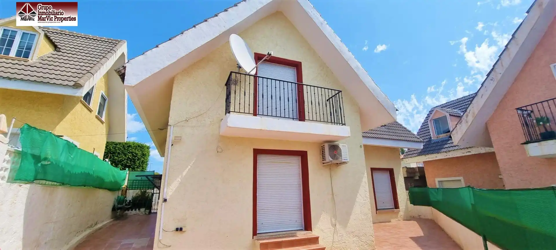 Vista exterior de Casa o xalet en venda en La Nucia amb Calefacció, Jardí privat i Terrassa