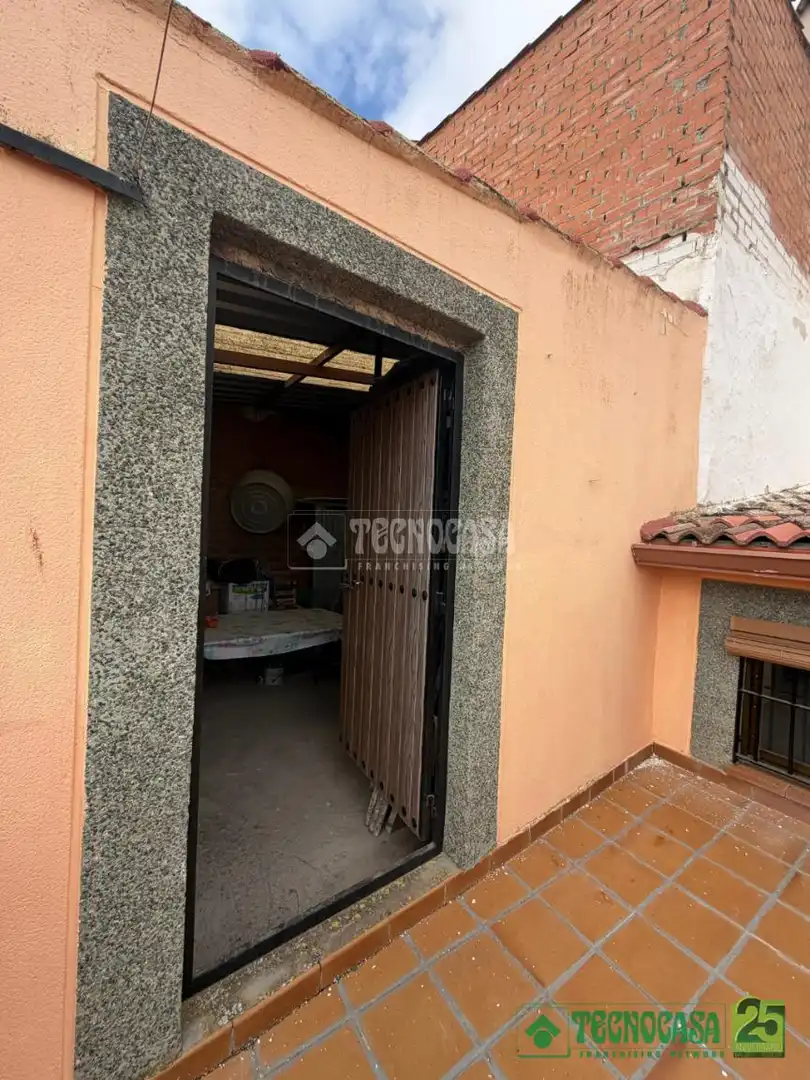 Vista exterior de Casa adosada en venta en Santa Cruz de la Zarza con Aire acondicionado y Terraza