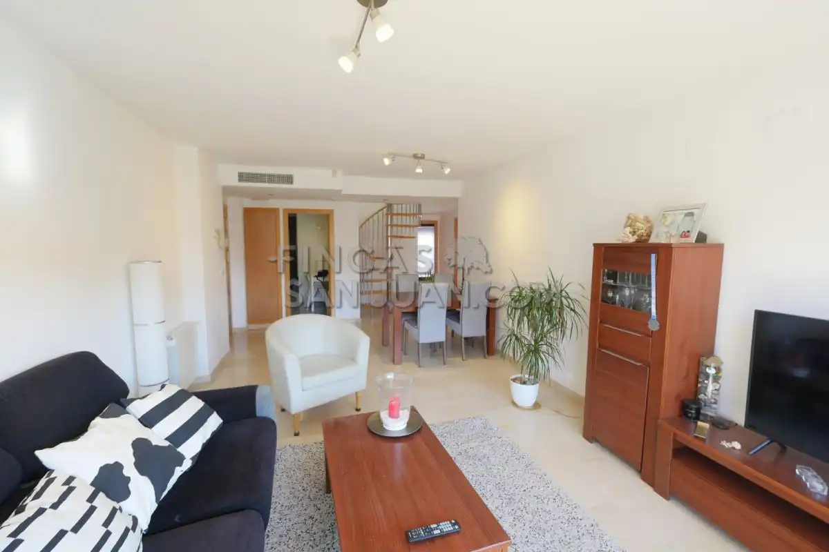 Attic for rent in PINTOR MANUEL BAEZA GOMEZ, Centro